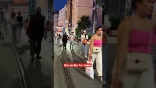 Istiklal night #istanbul #turkey #travel #istiklalcaddesi #taksim #hadise #nightlife #aranwalks