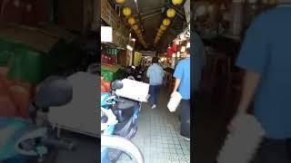 Belanja ke pasar dengan teman dekat rumah