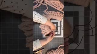 How to Make a Yarn Wreath with Julie’s Wreath Boutique / Valentines Crafts #julieswreathboutique