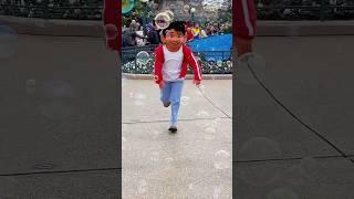 Miguel RUNS for a HUG! Million Splashes of Colour, Disneyland Paris!