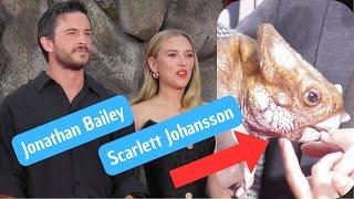 Dino baby steals the show: Scarlett Johansson & Jonathan Bailey in Berlin - Jurassic World Rebirth
