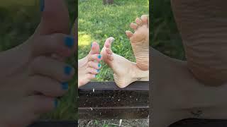 Teens in Park without Socks Feet Soles Füße #nylon #feet #legs #barbie #blonde #beauty #pedicure