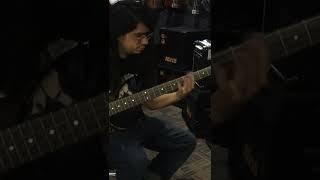 1 min bass jam At Guitar Center