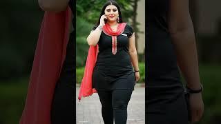 Dubai Princess Talking on Phone | Pretty Girl Walking Elegance #prettygirls #dubaiprinces #shorts