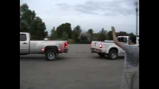 FORD F350 vs CHEVY 3500 Ford jalando una chevy  Rusos estupidos abusando sus trocas!! против.