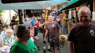 Kleiner Harmonikaspieler-Rucksackmusikanten-Ramsthal-26.05.2024