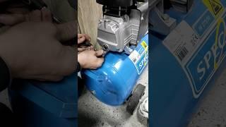 Wymiana oleju w sprężarce,air compressor oil change #shorts #short #diy