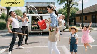 ¡Pobre mamá florera salva a 2 niños con un balde de agua, sin saber que son del CEO! ¡Destino giró!