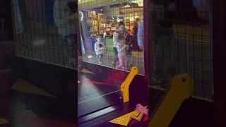 Dodgeball ice arena arcade game #ytshorts #youtubeshort #arcadesenseilive #dodgeball #gaming #fyp