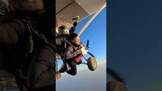 It’s fun but it hurts your feet. #100000subscribe #skydive #parachutejump #parachute #skydiving
