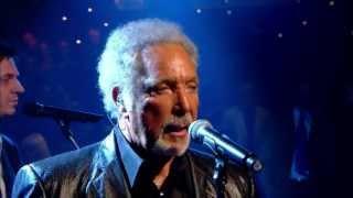 Tom Jones - Green Green Grass Of Home (Jools Annual Hootenanny 2009)