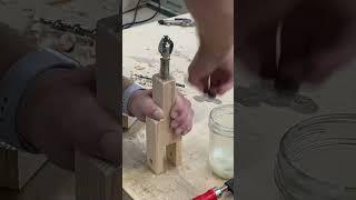 115,000 VOLT Harbor Freight assembly table |The lift mechanism linkage|