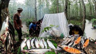 Camping in Heavy Rain Survival Bushcraft Shelter Build in Jungle Grilled Fish In Aluminum Foil Paper