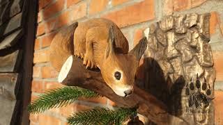 Резьба по дереву. Светильник из дерева с белочками. Wood carving. A lamp made of wood with squirrels