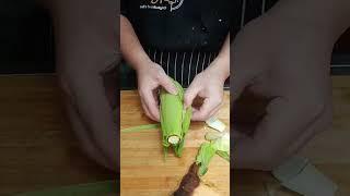 Amazing Knife Skills! Watch This Master Carve Vegetables Corn with Precision