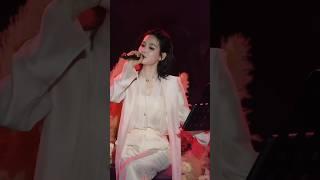 Chắc Ai Đó Sẽ Về - Hiền Hồ live cover tại Lululola Show. Sáng tác: Nghệ sĩ Sơn Tùng M-TP