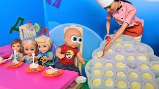 EGGS FROM POPIT POP IT in the school cafeteria! Katya and Max a funny family funny TV series