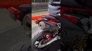 Volume up full @Termignoni-official  exhaust system on the Ducati Hypermotard 698 RVE !! ￼