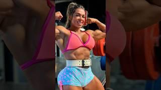 This CrossFit Mommy Walk So iconic #motivation #crossfit #strongwomen #fakebody