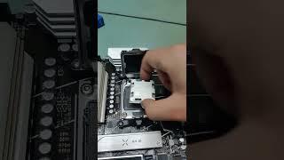 Installing an AMD Ryzen 5 7600X in AM5 socket #pcmr #amd #computer #kingston #ddr5