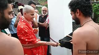 Krishna seeking blessings from Parampoojya Swamiji of Shree Samsthan Gokarn Partagali Math.