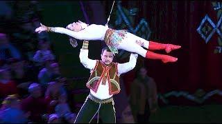 Circus. Acrobats on horseback. Цирк. Акробаты на лошадях