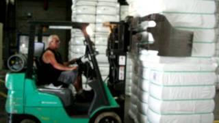 Loading cotton bales - part 1.MOV