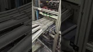 Silver belt! How beautiful the conveyor belts are!