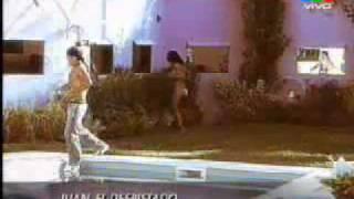 Big Brother - Argentina - Juan falls in the pool.