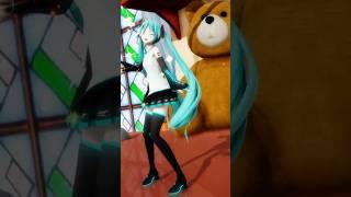  Smol Hatsune Miku Being Adorable In Your Table / ミニ 初音ミク【JUMP UP】