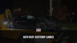 AUTO RIJDT ACHTEROP LIJNBUS SCHARNERWEG