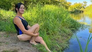 My wife cleans her grandmother's house and rests on the river. Life in the village on the farm