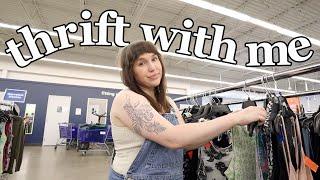 Let's Thrift at a New Goodwill! Thrift With Me For Home Decor + Summer Essentials