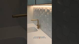 Плитка Equipe Scale Hexagon и Magical Oberland White на кухонном фартуке #плиточникспб #фартуккухни