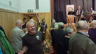 Kleiner Harmonikaspieler-Rucksackmusikanten-Winkels-19.10.24