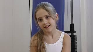 Girl Gymnast Natalya Litvinova - Photo Session for Parents in the Gym -in Odessa to Music