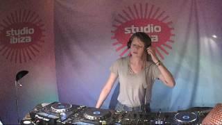 Charlotte de Witte - live bij Studio Brussel op Studio Ibiza