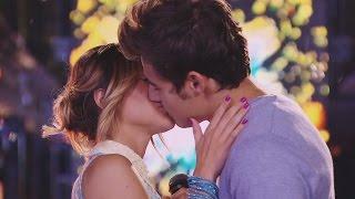 Violetta 3 - Leon y Violetta cantan "Descubrí" y se besan (rus, eng sub)