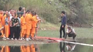 Shaolin monk runs atop water for 118 meters