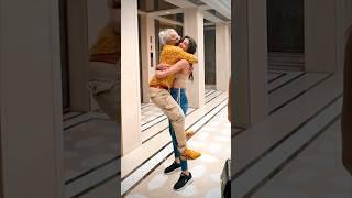 Tall girl lifting old man easily on her arms #strongwomen #tallgirls #lifting #shortboy #gym #viral