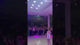 Elçin Sangu kuzeninin düğününde çerkes dansı