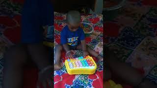 playing piyano 