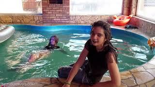 Aurora and Ginger plays in the pool - Music video