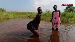 African Village Life// Village River Bath