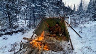 Wie man im Winter im wilden Wald nicht erfriert. Bushcraft-Schutz und Lagerfeuer zum Überleben