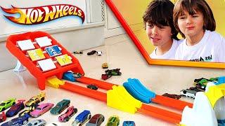 HOT WHEELS Pista CAMPEON DE CHOQUES con DANI y EVAN