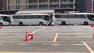 警視庁三田警察署二輪車安全運転講習会(白バイ見本)