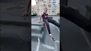 Прыгаю паркур на крышах Москвы | Крутые сальто и трюки | Parkour stunts on the roof | Flips & Tricks