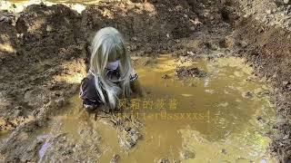 Lolita in mud