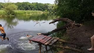 Пацаны прыгают в воду (часть 2)